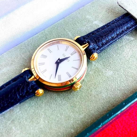 Ladies GUCCI watch VERY CUTEβ€οΈππ - Picture 2 of 12